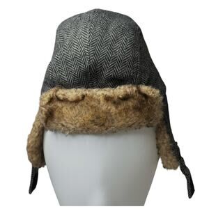 Old Navy Herringbone Gray Black Fur Trim Fleece Lined Hat‎ 6-12 Months Babycore